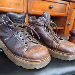 Old School Dr Martens brown lace-up shoes M6/W8-8.5